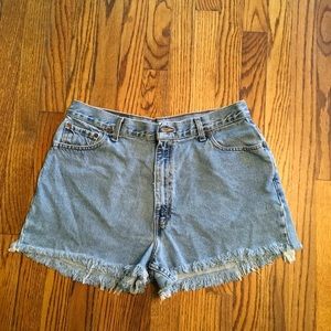 Levi's 550 distressed cut of jeans shorts size 12